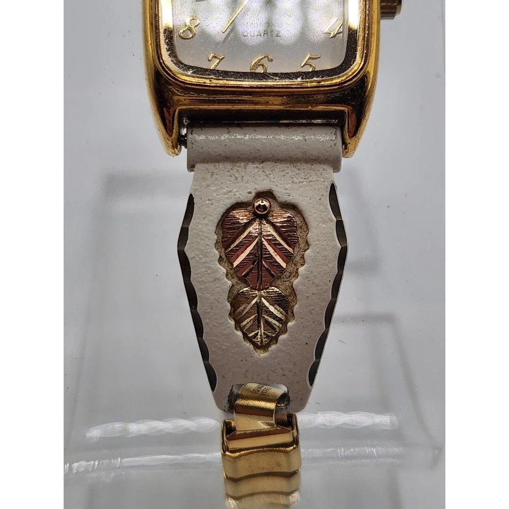 Black Hills Gold Wristwatch Tri-Colored Diamond Quartz Stretch White Leaf Band